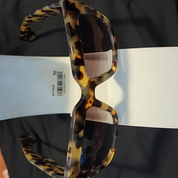 Shades - Picture 5 of 5